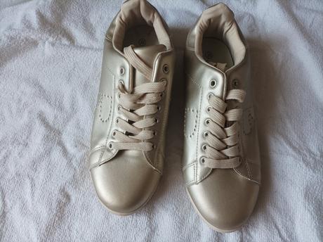 Zlaté sportovní boty, 39
