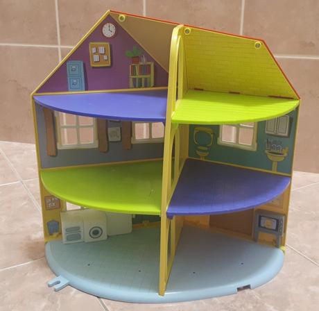 Domeček s postavičkama a příslušenstvím, peppa pig,