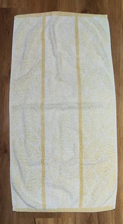 3 ks světle žlutých ručníků, 