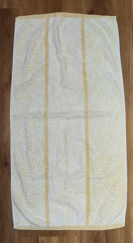 3 ks světle žlutých ručníků, 