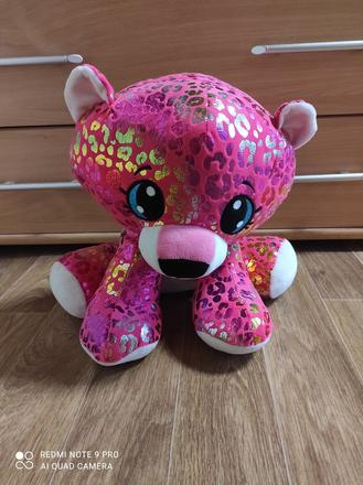 Velký růžový plyšák, 