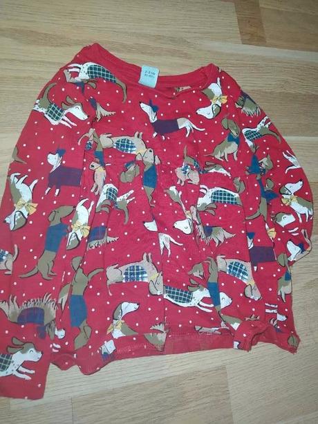 Červená tunika se psy 98 tu, tu,98