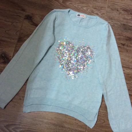 Svetřík s flitrovým srdíčkem, h&m,128