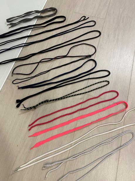 Tkaničky, šňůrky, 