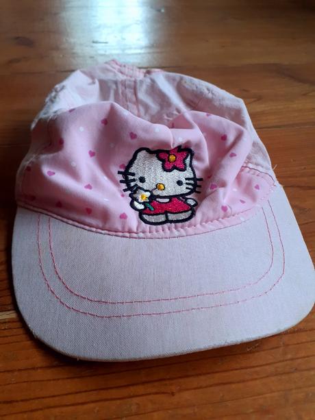 Kšiltovka s kočičkou, 98