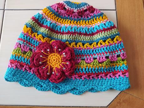 Háčkovaná dívčí čepice, obv. 46, 92