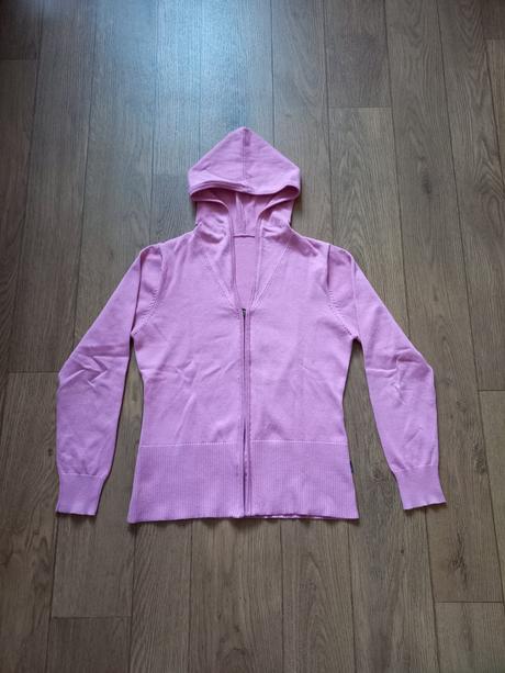 Svetřík s kapucí, 152