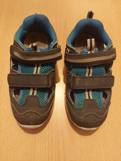 Uzavřené sandály, 29