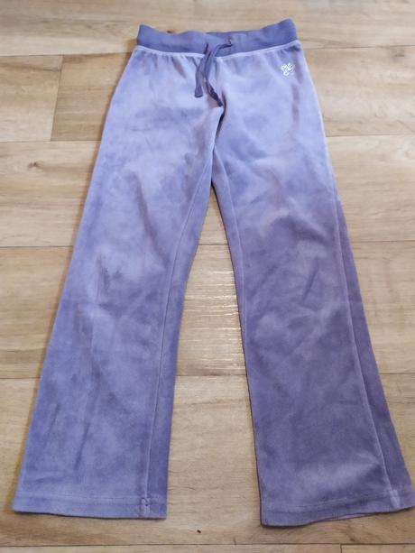 Fialové tepláky, 110