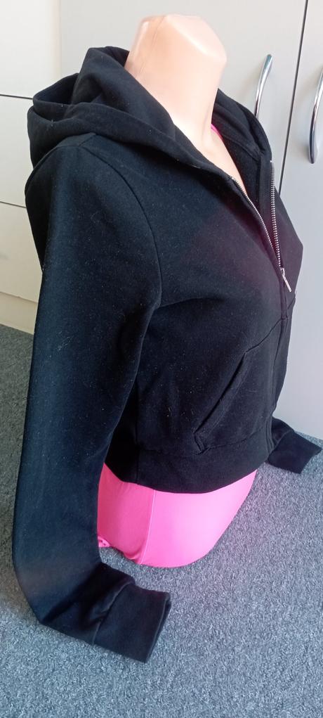 Mikina crop-top zn."fb sister" vel."xs" i větší, xs