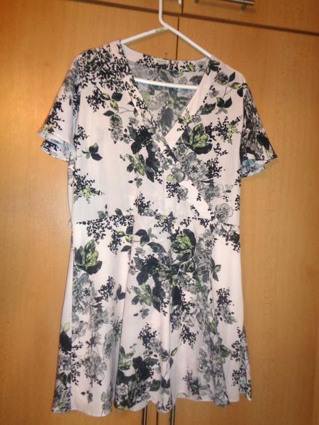 Krásné květované šaty, river island,44