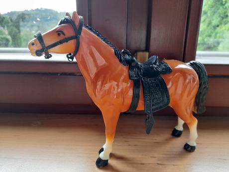 Starší plastový kůň, koníček,koník,slepená noha,