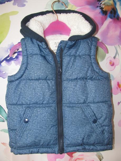 Prošívaná zateplená vesta s kapucí s vnitřní kožeš, f&f,86