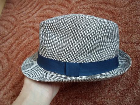 Modrý klobouk, c&a,128