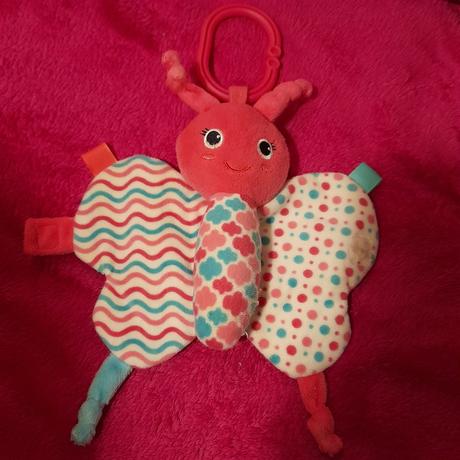 První hračka nádherný motýl na kočárek, 