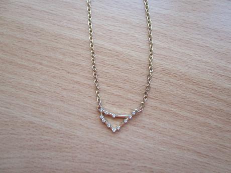 Řetízek na krk ve zlaté barvě - znamení kozoroh,