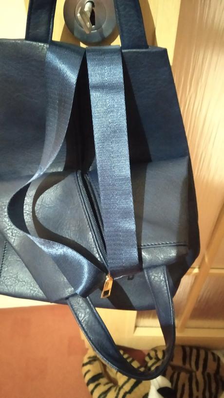 Koženkový batůžek tmavě modrý, 