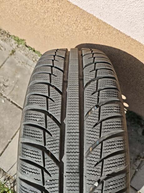 Sada 4 ocelových disků včetně 4 zimních pneumatik, 