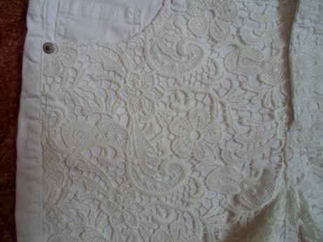 Bílé kraťasy kraťásky šortky s krajkou, amisu,40