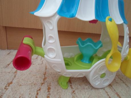 Play-doh pojízdný krámek na zmrzlinu,