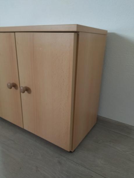Skříňka na oblečení a doplňky pro panenky, 