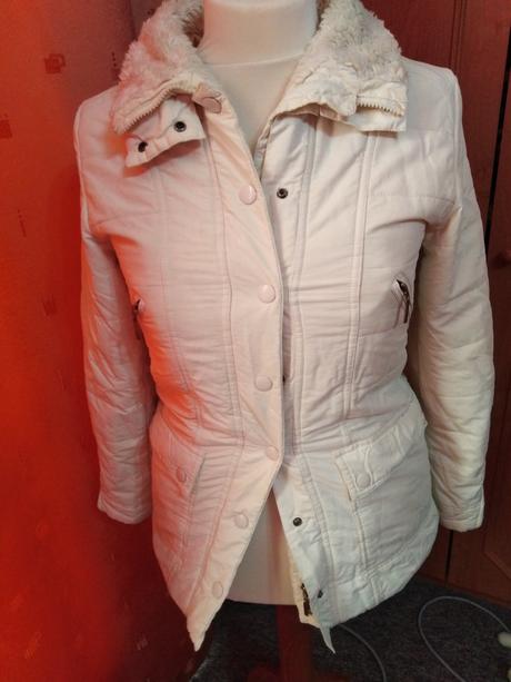 Dámský kabát s kožíškem, 38