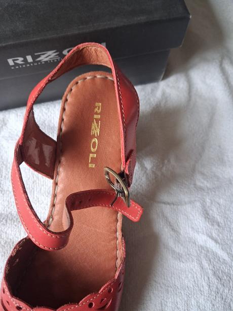 Hezké červené botičky, 39