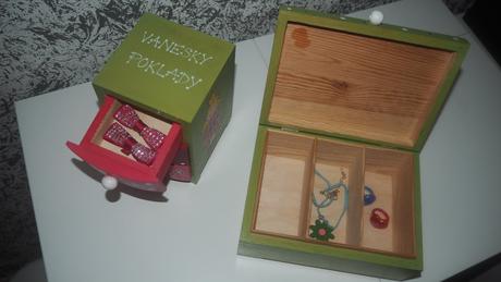 Ručně vyráběný dřevěný set,