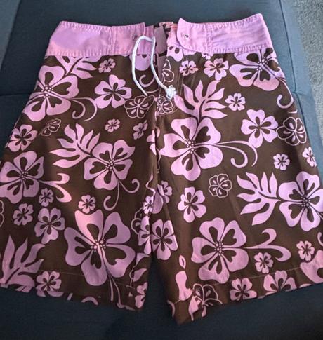 Plavkové kraťasy, 146