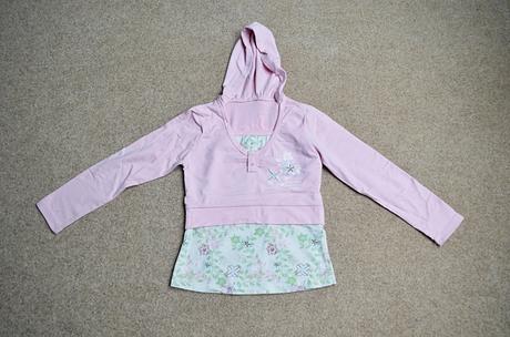 Triko s kapucí, 122