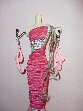 Světle růžové plastové naušnice, 