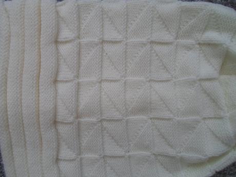 Bílá přepadlá čepice houmleska, 116