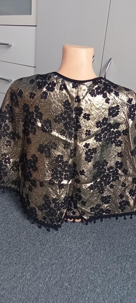 Plášť černo - zlatý,