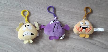 1221 - plyšové přívěšky na klíče,