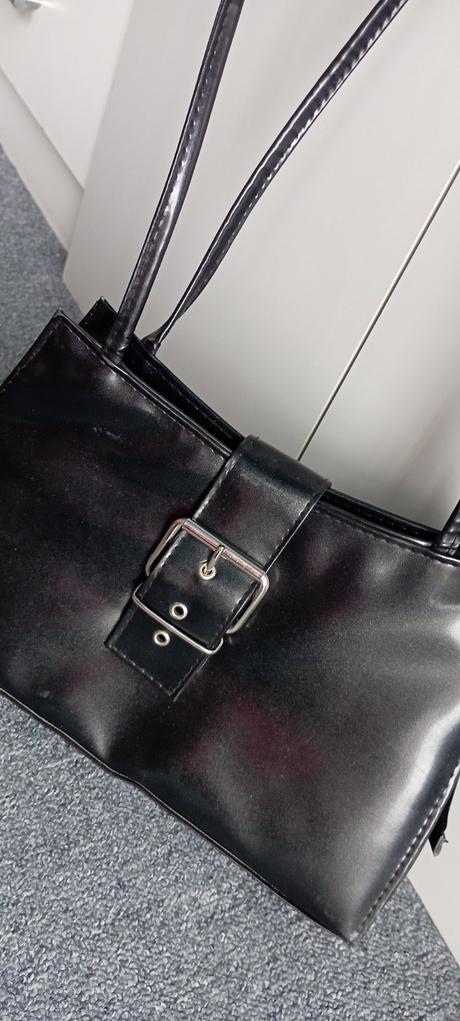 Kabelka přez rameno,