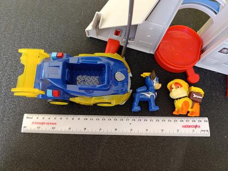 Věž tlapková patrola s autem a pejsky,