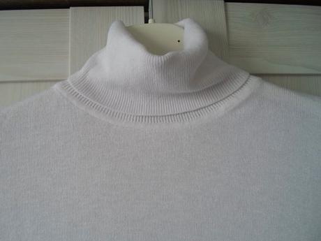 Bílý svetr rolák, atmosphere,38