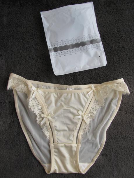 Dámské smetanově bílé krajkové kalhotky, l