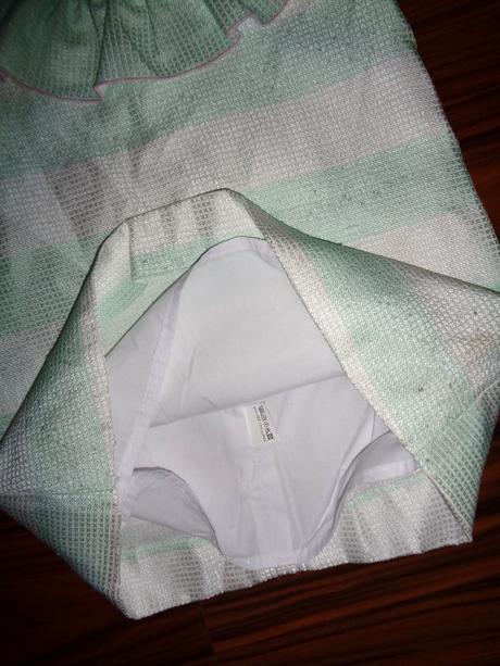 Krásné lesklé mentolově zelené šaty, 122