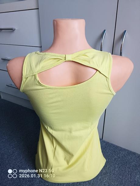 Tílko žluté zn."here+there c&a" vel."146-152", c&a,146