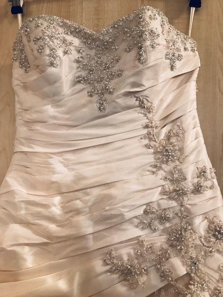 Svatební šaty barvy šampaňské - v.cca 36, s