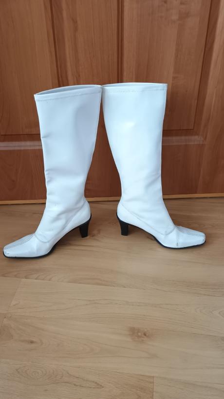 Bílé kozačky pro mažoretky, azaléia,35