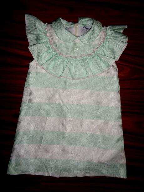 Krásné lesklé mentolově zelené šaty, 122