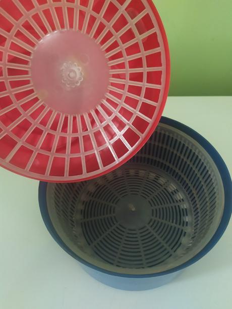 Odstředivka na salát,