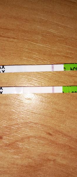 Pozitivní těhotenský test. Už vidíte druhou čárku?