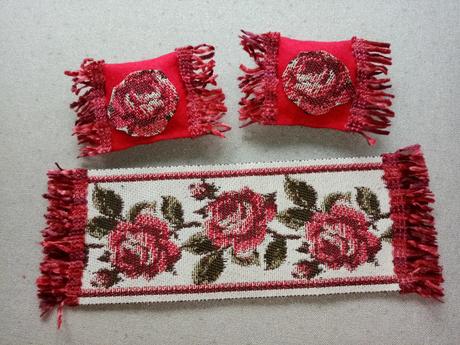 Doplněk do domečku- gobelínová sada růže, 