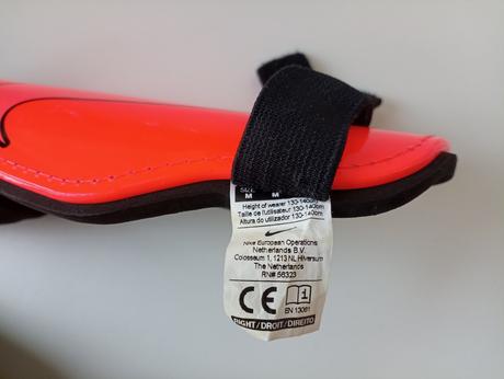 Fotbalové chrániče zn. nike vel. 130 - 140, 