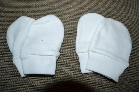 2x kojenecké bavlněné rukavičky na 2-6 měs., 68