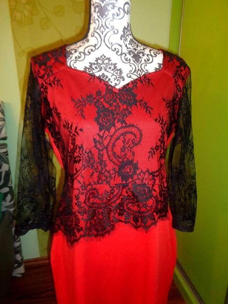 Luxusní červenočerné společenské šaty, xxl