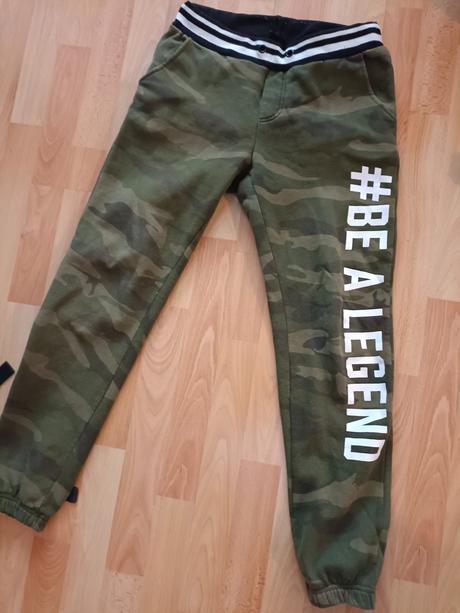 Tepláky, chapter young,158